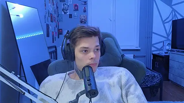 DENIS HERE online show from March 1, 8:31 pm