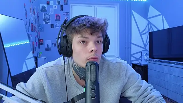 DENIS HERE online show from March 16, 2:10 am