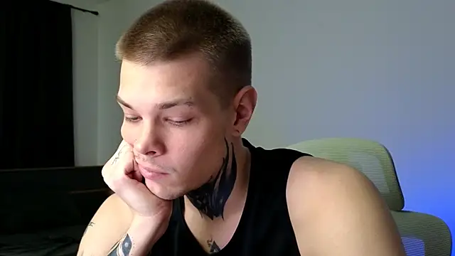 Snapshot of DENIS_HERE chatting on May 25, 4:35 pm DENIS HERE online show from May 25, 4:35 pm