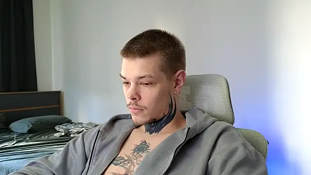 Snapshot of DENIS_HERE chatting on June 5, 4:02 pm DENIS HERE online show from June 5, 4:02 pm