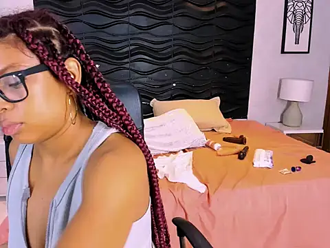 Naomi Tylers online show from October 26, 2:17 am