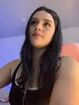 Snapshot of violet-333 chatting on January 20, 6:32 pm violet-333 online show from January 20, 6:32 pm