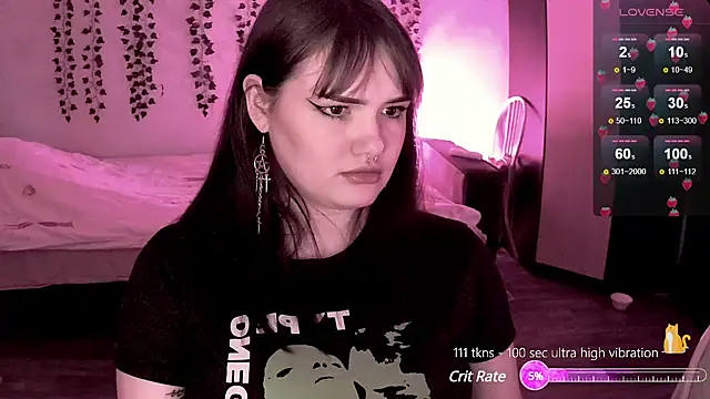 Snapshot of strawberry_elfcat chatting on December 11, 3:13 am strawberry elfcat online show from December 11, 3:13 am
