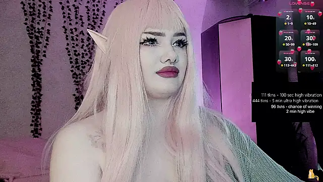 Snapshot of strawberry_elfcat chatting on May 21, 5:47 am strawberry elfcat online show from May 21, 5:47 am
