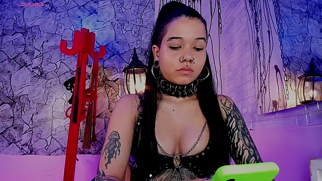 Snapshot of irregular_fetish_ chatting on February 22, 9:04 pm irregular fetish online show from February 22, 9:04 pm