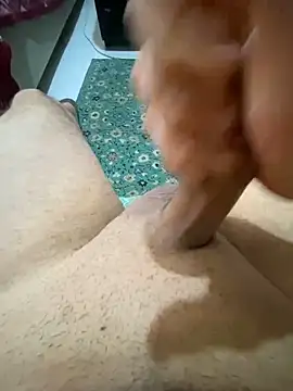 Snapshot of azginnn35 chatting on February 8, 11:13 am azginnn35 online show from February 8, 11:13 am