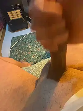 Snapshot of azginnn35 chatting on February 9, 11:20 pm azginnn35 online show from February 9, 11:20 pm