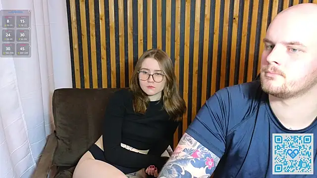 Snapshot of alicepugh chatting on December 8, 6:39 pm alicepugh online show from December 8, 6:39 pm