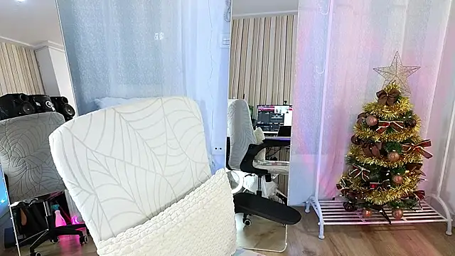 Tawny cox online show from December 4, 9:18 am