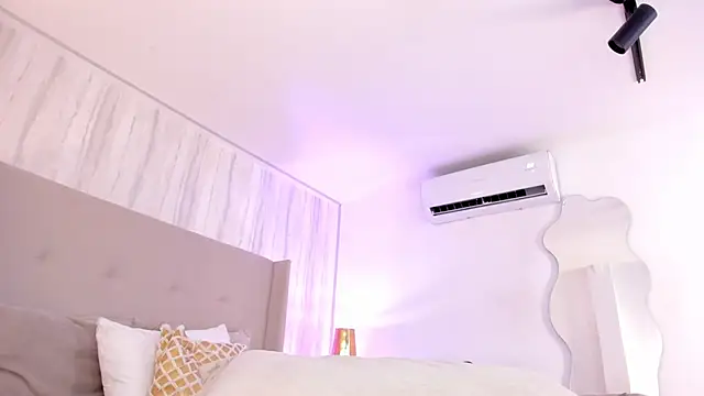 katie cruz online show from February 13, 8:24 pm