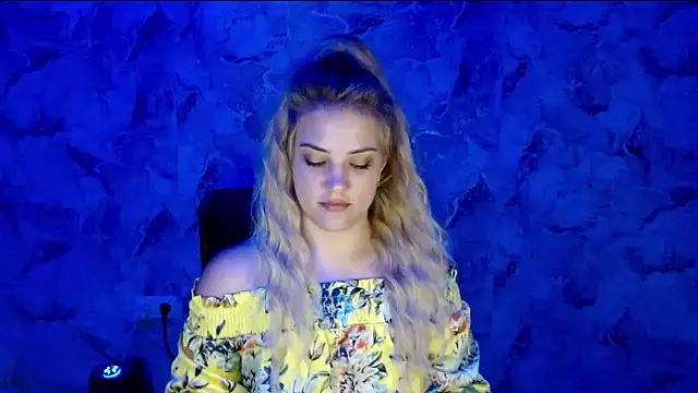 Snapshot of nika_gold1 chatting on June 15, 2:52 pm nika gold1 online show from June 15, 2:52 pm