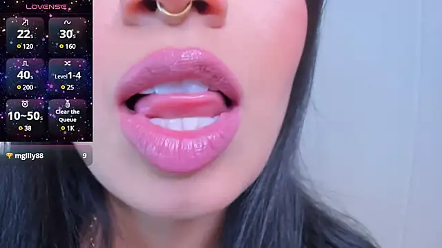 dominique21  online show from December 7, 7:05 am