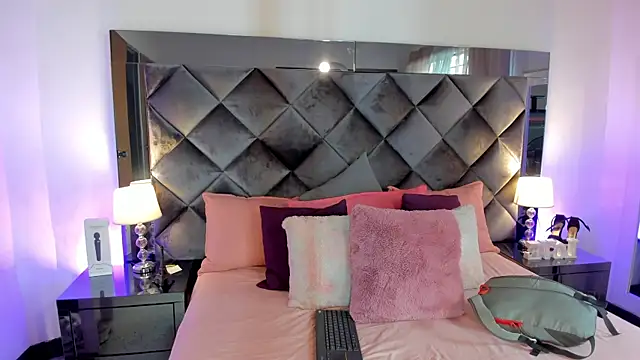 sofhiaa adaams online show from January 27, 5:04 pm