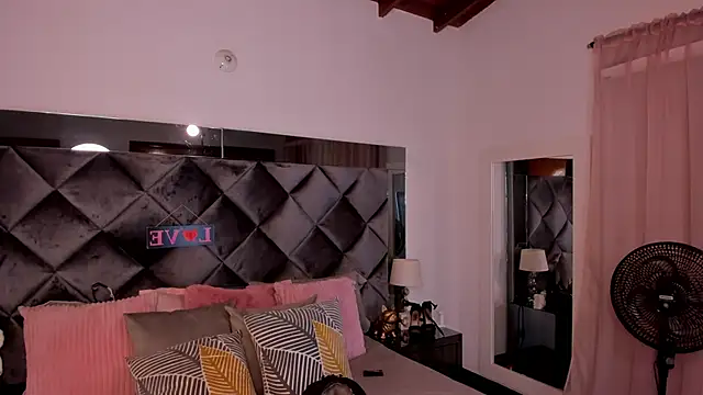 sofhiaa adaams online show from March 14, 12:10 am