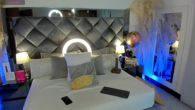 sofhiaa adaams online show from October 7, 10:07 pm