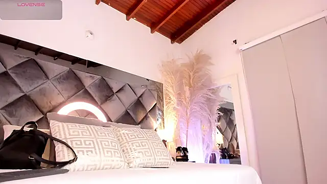 sofhiaa adaams online show from October 21, 10:21 pm