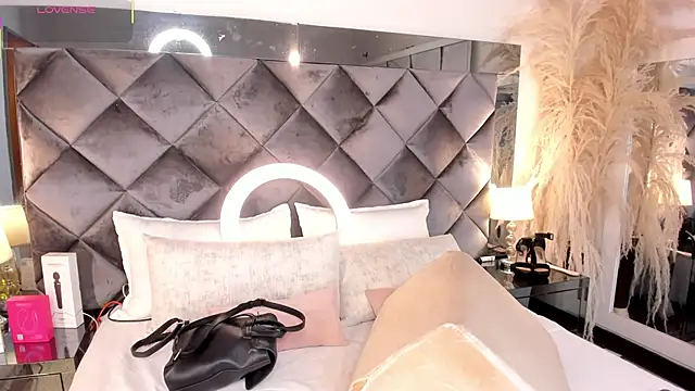 sofhiaa adaams online show from November 14, 10:18 pm