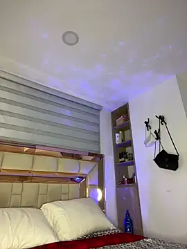 Snapshot of violetta-brown1 chatting on January 21, 5:16 am violetta-brown1 online show from January 21, 5:16 am