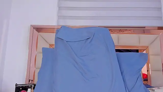 Snapshot of violetta-brown1 chatting on March 10, 3:12 am violetta-brown1 online show from March 10, 3:12 am