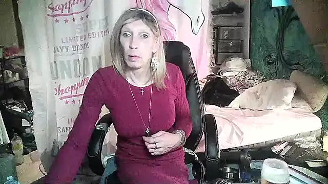 Ombeline1 online show from February 22, 10:20 pm