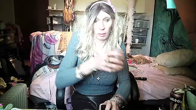 Ombeline1 online show from March 7, 10:35 am