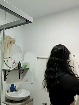 Lia Hurley online show from December 14, 5:14 pm