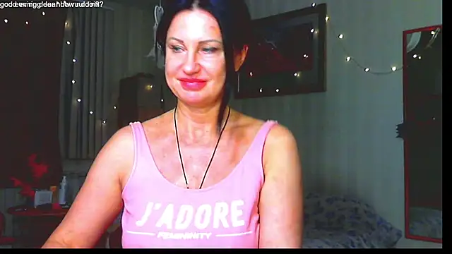 Snapshot of hornymommy69_ chatting on December 18, 8:14 pm hornymommy69 online show from December 18, 8:14 pm