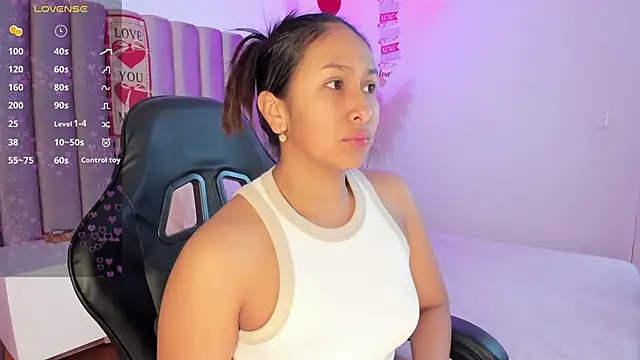 Snapshot of AmelyaMann chatting on February 16, 12:21 pm AmelyaMann online show from February 16, 12:21 pm