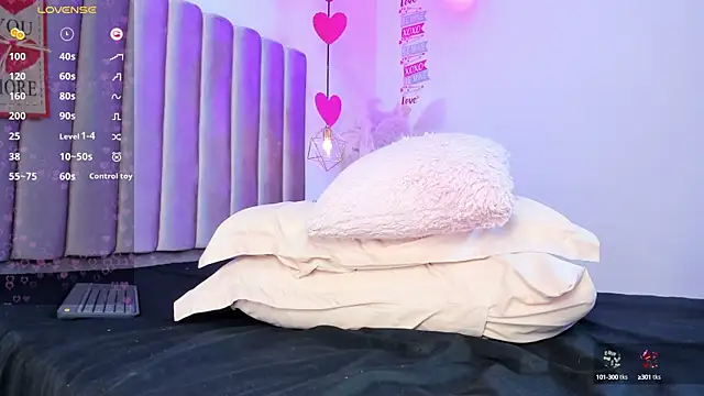 Snapshot of AmelyaMann chatting on February 19, 3:49 pm AmelyaMann online show from February 19, 3:49 pm