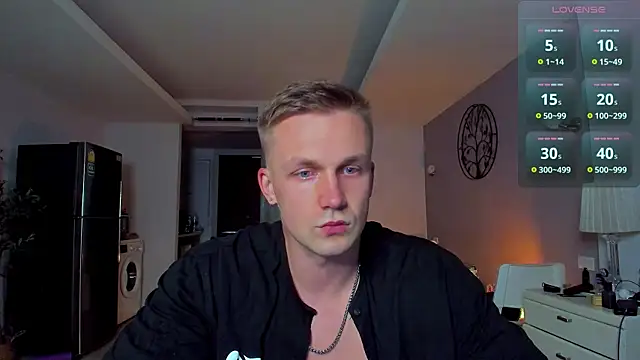 Snapshot of Samuel_Andrew chatting on May 9, 8:08 am Samuel Andrew online show from May 9, 8:08 am