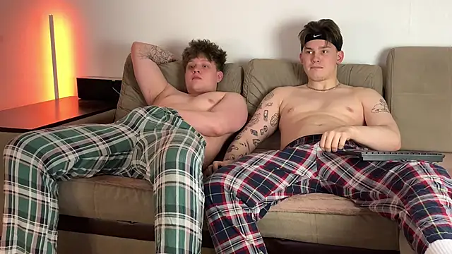 Snapshot of twoguyspleasure chatting on January 22, 6:10 pm twoguyspleasure online show from January 22, 6:10 pm