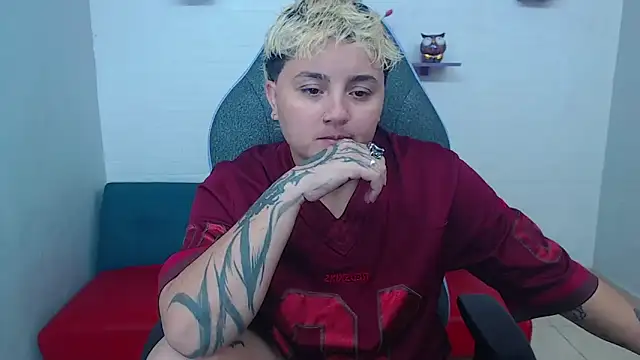 isabeautyx19 online show from February 14, 3:00 am