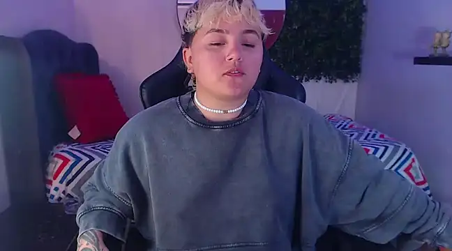 isabeautyx19 online show from February 19, 2:33 am