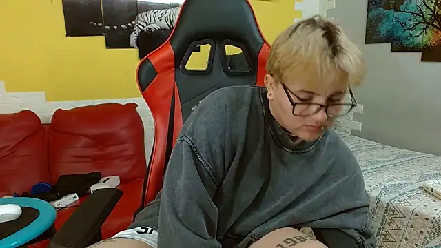 isabeautyx19 online show from October 7, 1:14 am