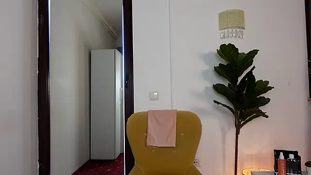 NinaCrystal1 online show from February 10, 8:40 am