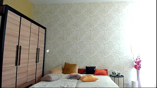 JulisSweet online show from February 7, 8:11 am