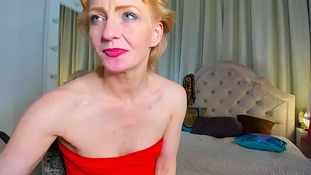 Snapshot of SquirtyAlisa chatting on February 14, 9:10 pm SquirtyAlisa online show from February 14, 9:10 pm