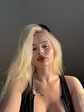 Snapshot of Vladamais chatting on June 21, 3:47 pm Vladamais online show from June 21, 3:47 pm