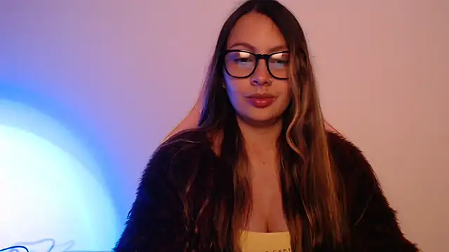 lalawhitte online show from December 1, 9:53 pm