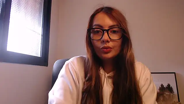 Snapshot of lalawhitte chatting on April 23, 12:29 pm lalawhitte online show from April 23, 12:29 pm
