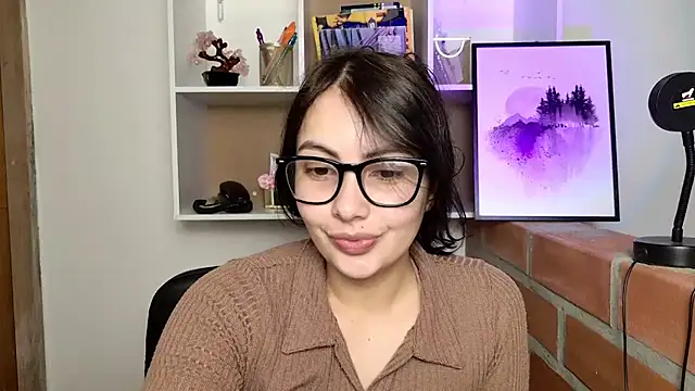 Snapshot of lalawhitte chatting on May 20, 10:21 am lalawhitte online show from May 20, 10:21 am
