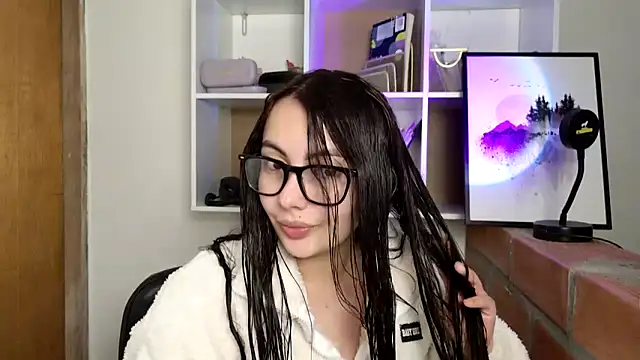 Snapshot of lalawhitte chatting on June 3, 10:40 am lalawhitte online show from June 3, 10:40 am