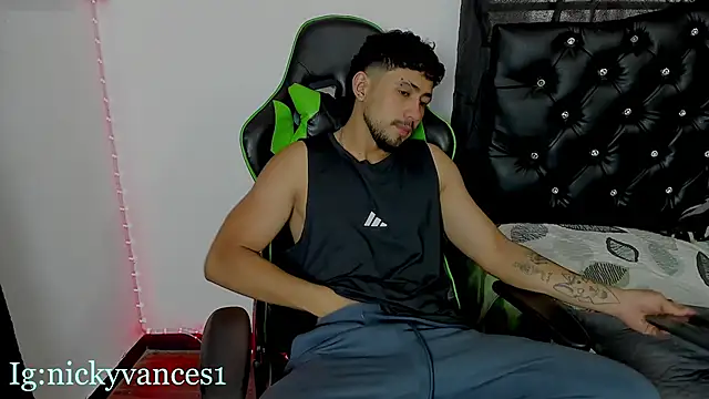 Snapshot of nicky_vances chatting on February 24, 5:00 pm nicky vances online show from February 24, 5:00 pm