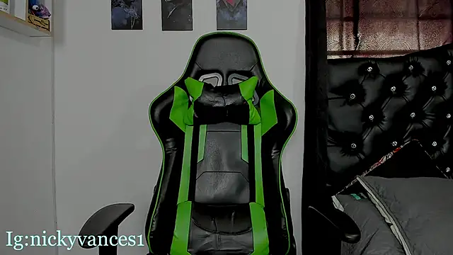 Snapshot of nicky_vances chatting on March 2, 9:32 pm nicky vances online show from March 2, 9:32 pm