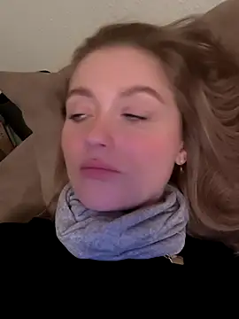 Snapshot of Goldloeckchen159 chatting on February 8, 6:11 pm Goldloeckchen159 online show from February 8, 6:11 pm