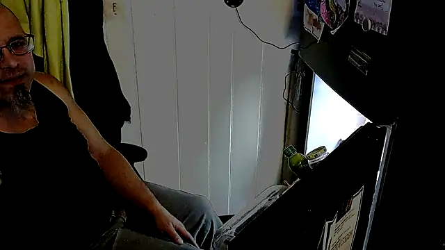 KrazyLegz online show from November 29, 4:32 pm