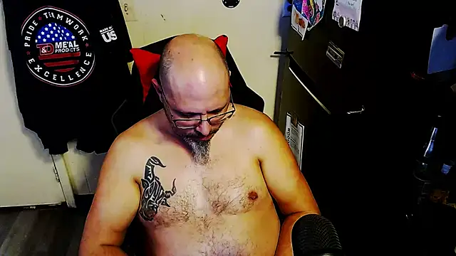 Snapshot of KrazyLegz chatting on February 13, 10:28 pm KrazyLegz online show from February 13, 10:28 pm