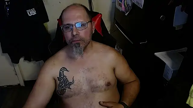 Snapshot of KrazyLegz chatting on March 6, 1:24 am KrazyLegz online show from March 6, 1:24 am