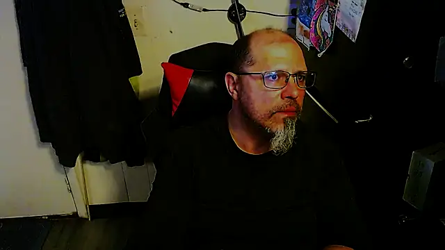 Snapshot of KrazyLegz chatting on March 19, 9:52 pm KrazyLegz online show from March 19, 9:52 pm