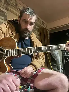 Snapshot of bigJohnson223 chatting on December 31, 8:15 am bigJohnson223 online show from December 31, 8:15 am